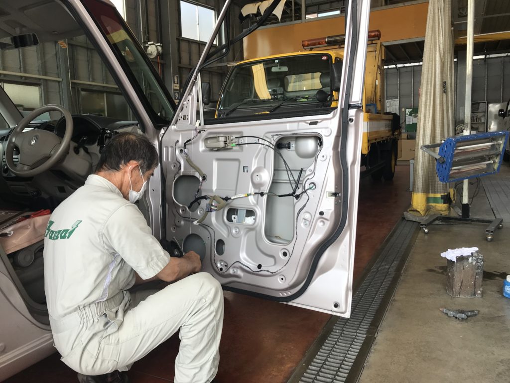 傷凹みの修理やってます 北九州市小倉北区 南区の萬歳自動車工場 新車生活